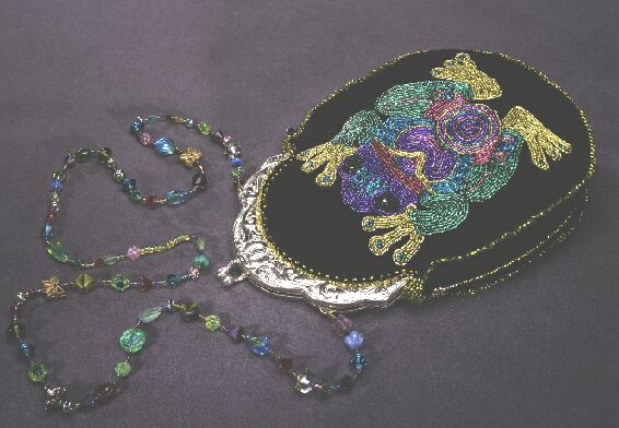 Flora and fauna  Purse
Back